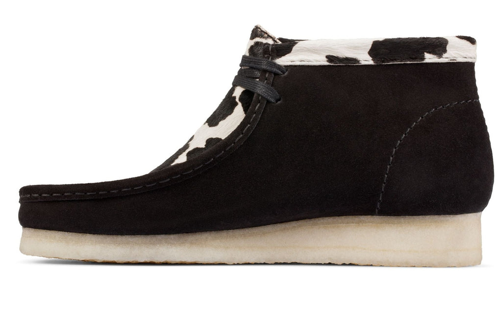 [26154810] Mens Clarks WALLABEE BOOT BLACK COW PRINT