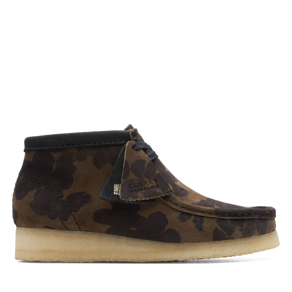 [26174023] WOMENS CLARKS WALLABEE BOOT BLK/KHAKI FLORAL