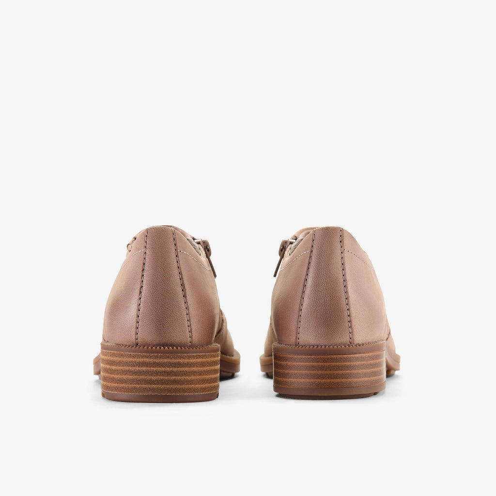 [26184065] WOMENS CLARKS ADALYNN EZRA