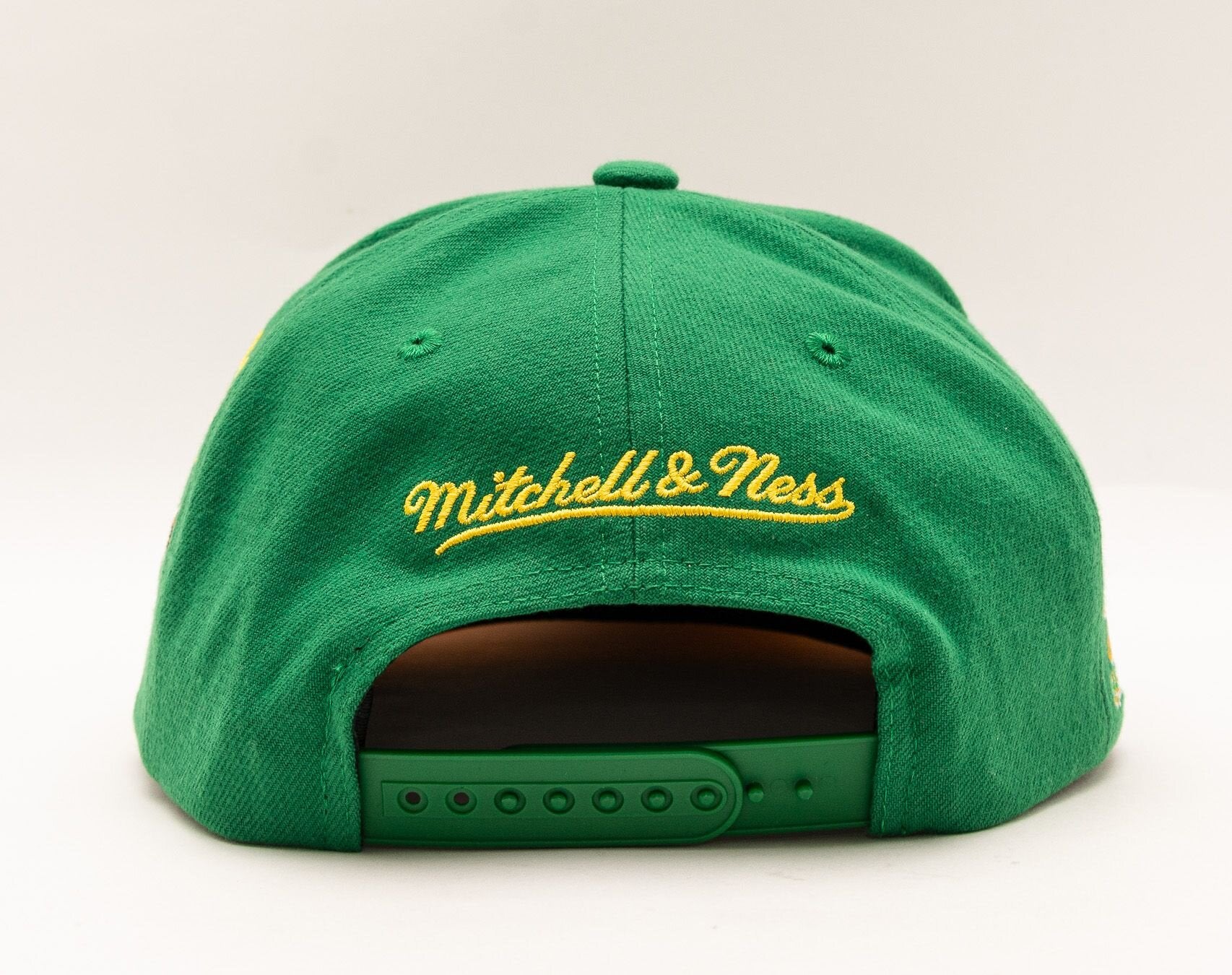 Mens MITCHELL & NESS NBA ALL OUT SNAPBACK HWC BUCKS