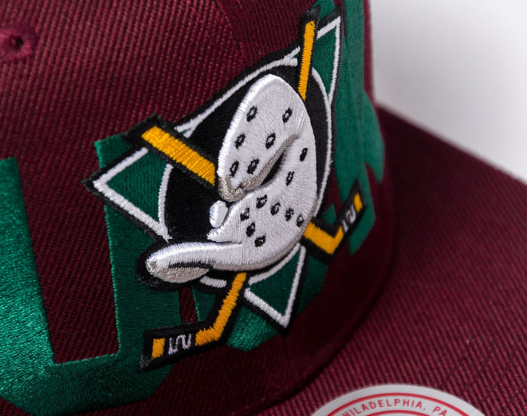 MENS MITCHELL & NESS NHL FULL FRONTAL SNAPBACK VNTG DUCKS - PLUM