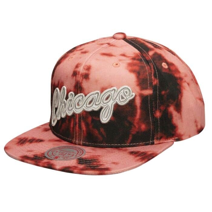 MENS MITCHELL & NESS NBA IN A GALAXY SNAPBACK BULLS - RED