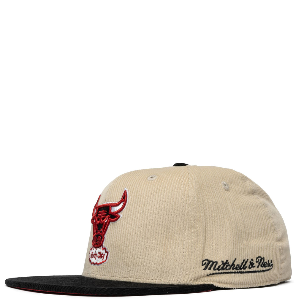 MENS MITCHELL & NESS NBA 2 TONE TEAM CORD FITTED HWC BULLS - OFF WHITE