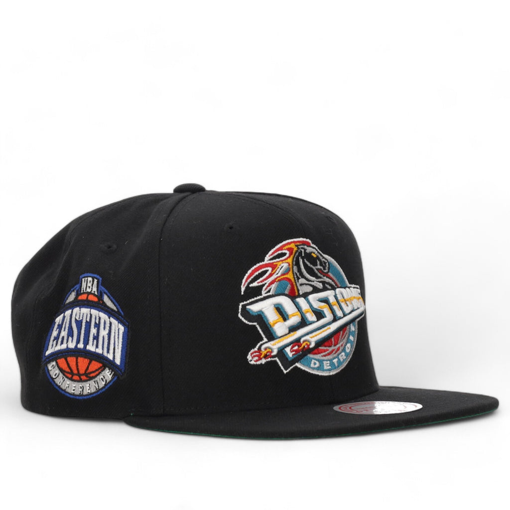 MENS MITCHELL & NESS NBA CONFERENCE PATCH SNAPBACK HWC PISTONS - BLACK