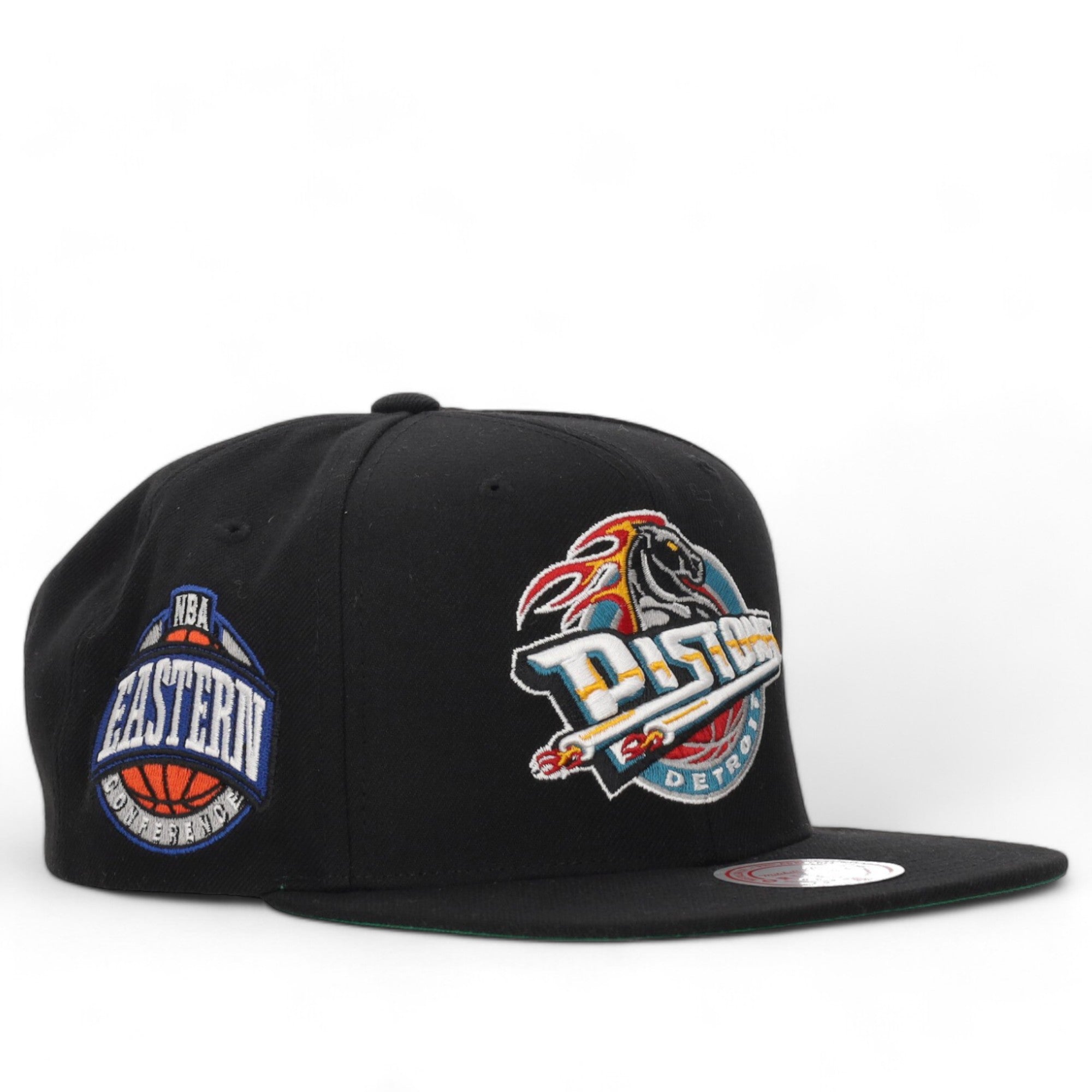 MENS MITCHELL & NESS NBA CONFERENCE PATCH SNAPBACK HWC PISTONS - BLACK