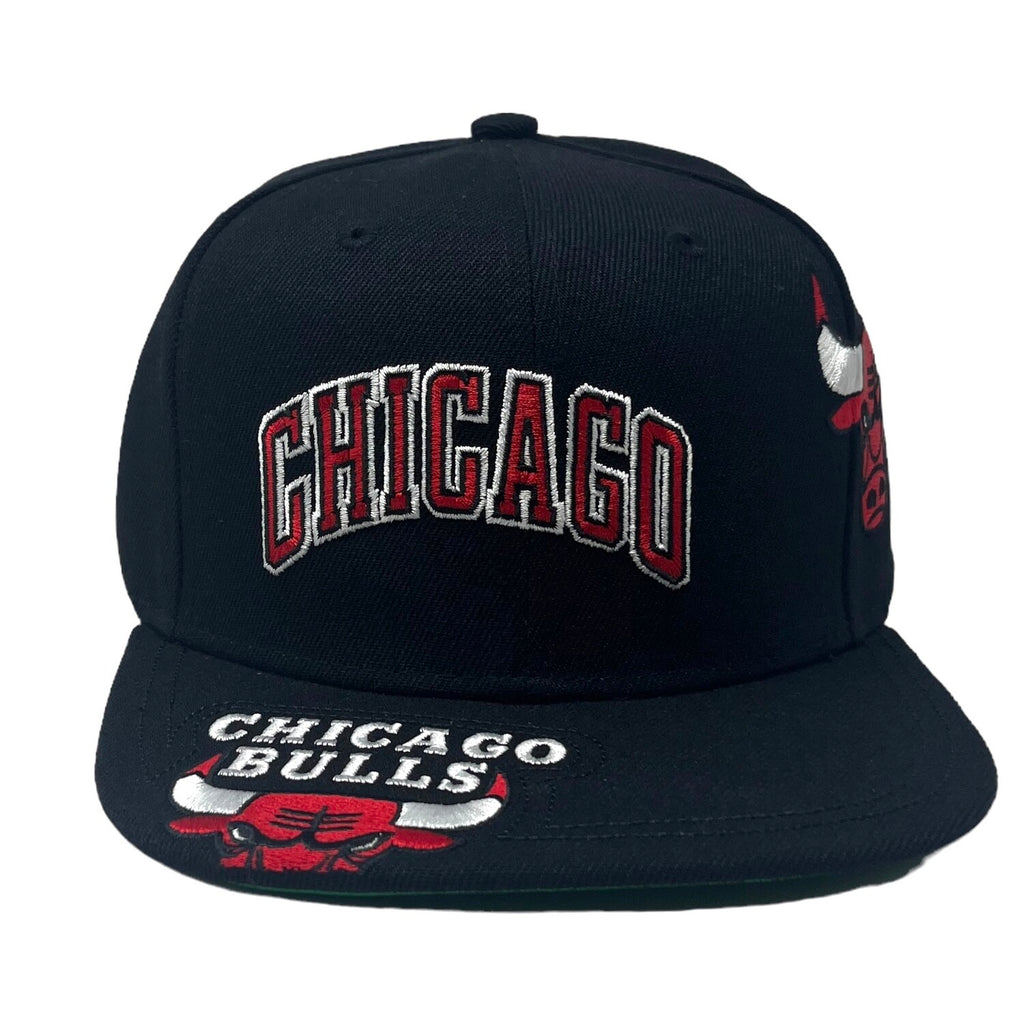 MENS MITCHELL & NESS NBA LANDED SNAPBACK BULLS - BLACK
