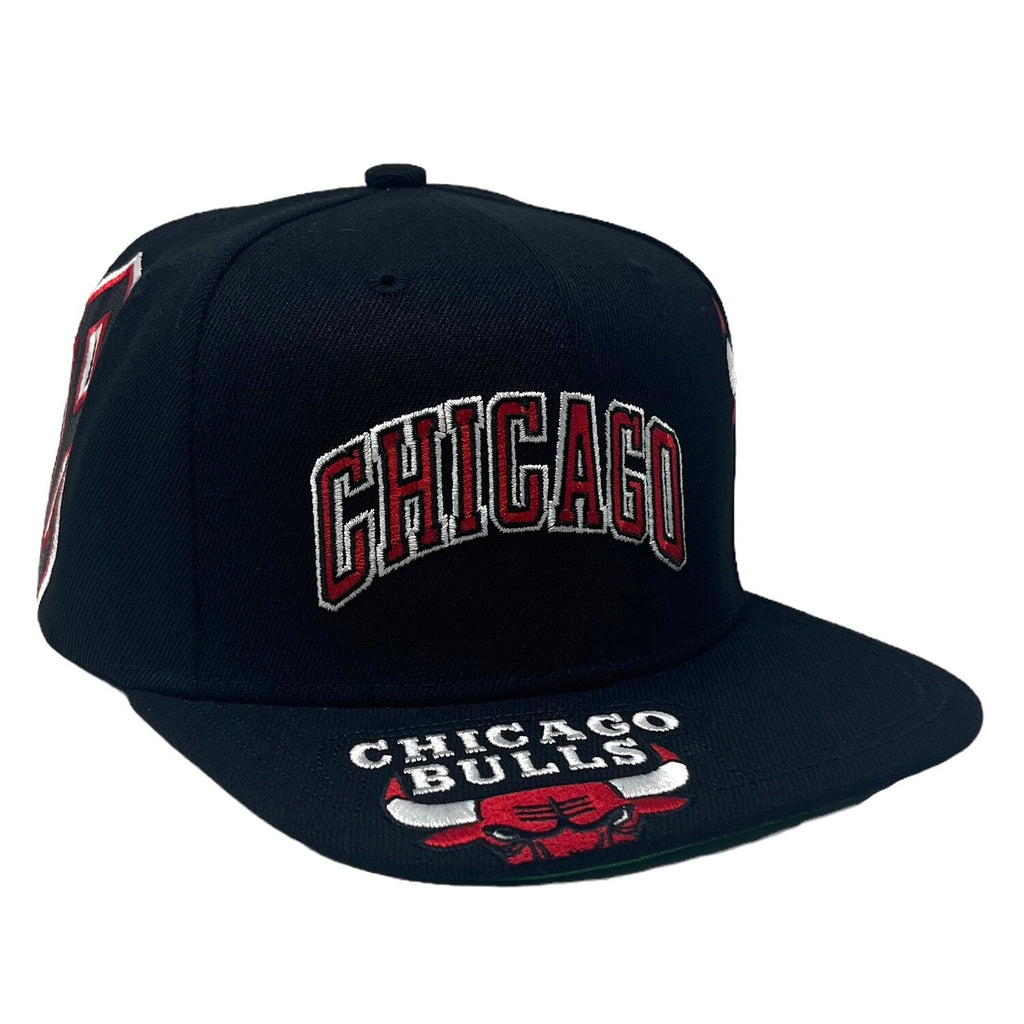 MENS MITCHELL & NESS NBA LANDED SNAPBACK BULLS - BLACK