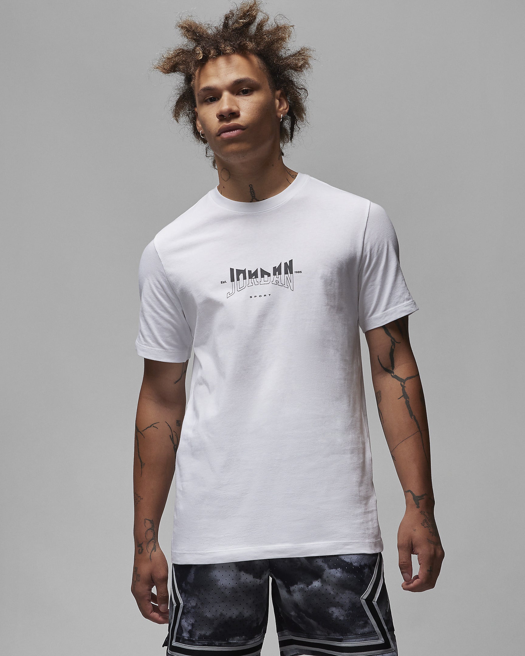[FD7001-100] Mens Air Jordan GFX BRAND T-SHIRT