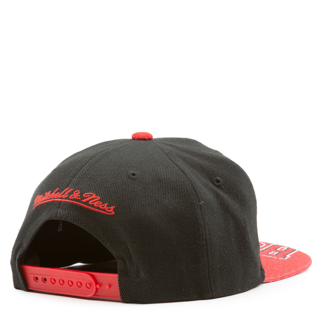 MENS MITCHELL & NESS NBA SNAPSHOT SNAPBACK BULLS - BLACK-RED