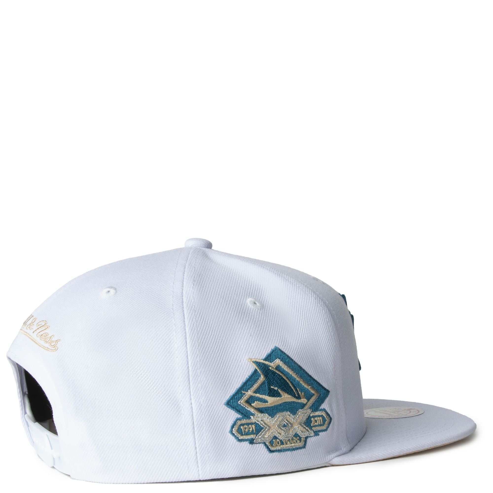 MENS MITCHELL & NESS NHL WINTER WHITE SNAPBACK VNTG SHARKS - WHITE