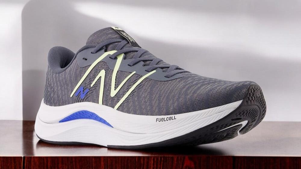 [MFCPRCC4] MENS NEW BALANCE FUELCELL PROPEL V4 'GRAPHITE LIMELIGHT'