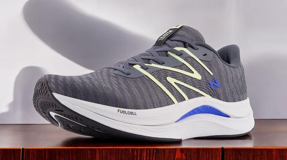 [MFCPRCC4] MENS NEW BALANCE FUELCELL PROPEL V4 'GRAPHITE LIMELIGHT'