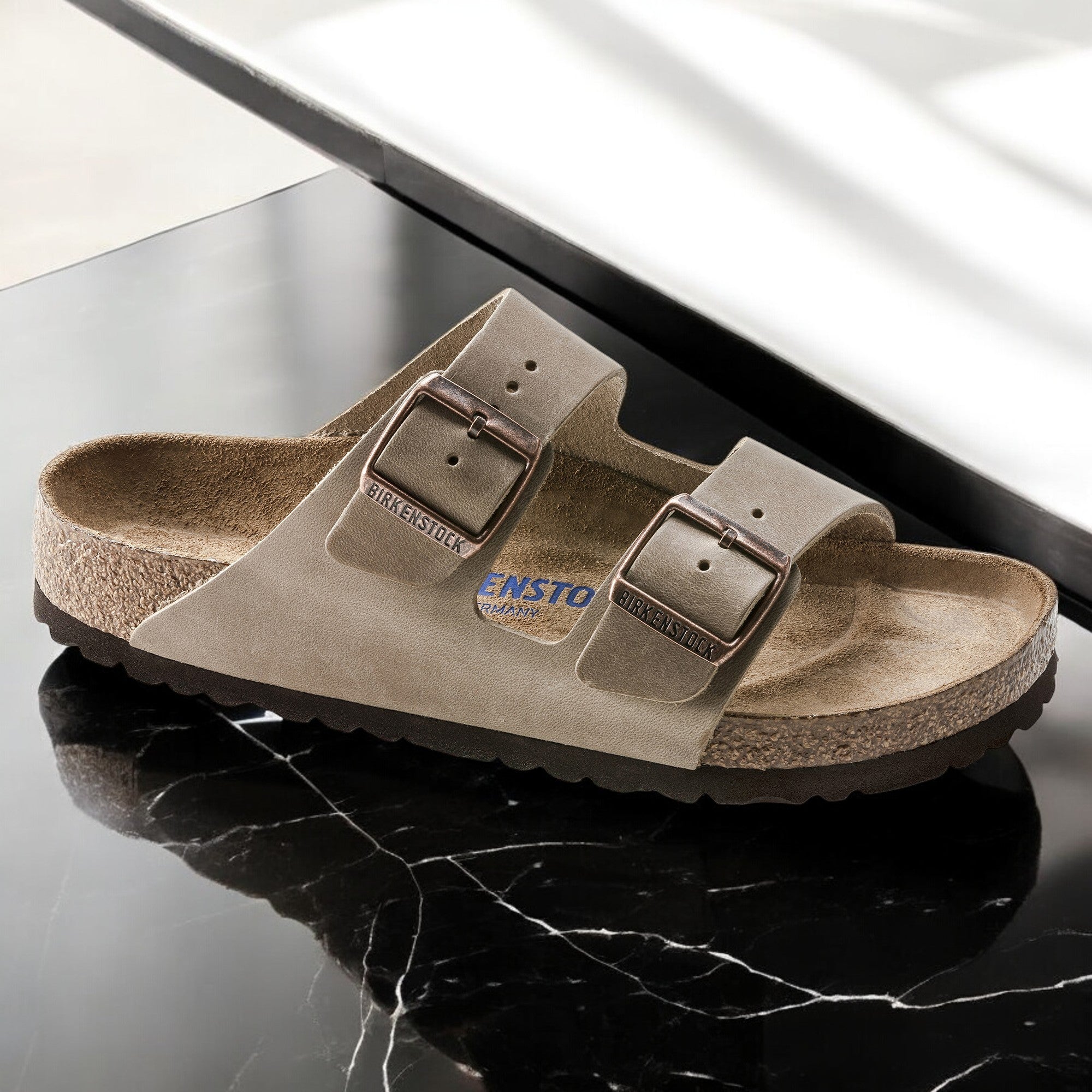[0552811] Unisex Birkenstock ARIZONA SOFT FOOTBED (REGULAR WIDTH)