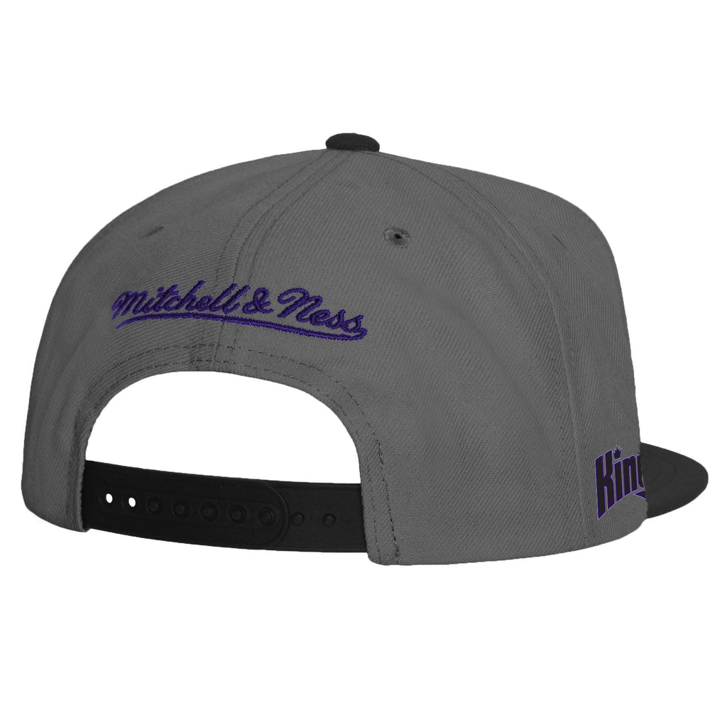 MENS MITCHELL & NESS NBA STORM FRONT SNAPBACK HWC KINGS - GREY