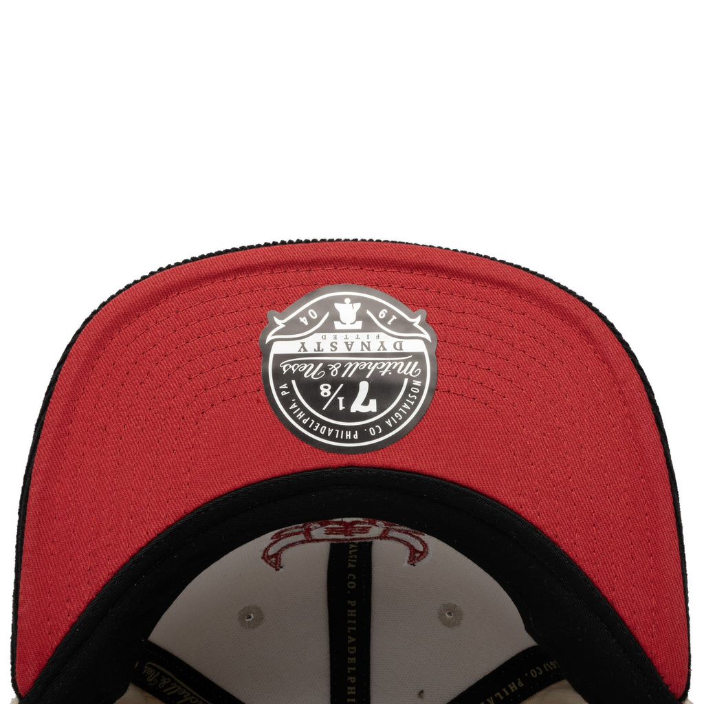 MENS MITCHELL & NESS NBA 2 TONE TEAM CORD FITTED HWC BULLS - OFF WHITE