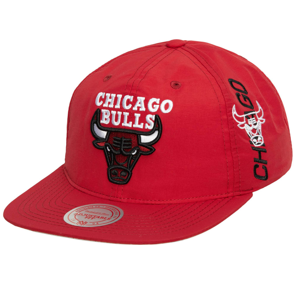 Mens MITCHELL & NESS NBA NYLON SZN DEADSTOCK BULLS