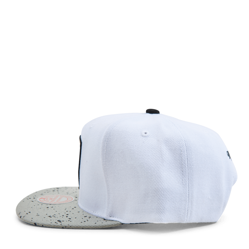 MENS MITCHELL & NESS NBA CEMENT TOP SNAPBACK NETS - WHITE-SILVER