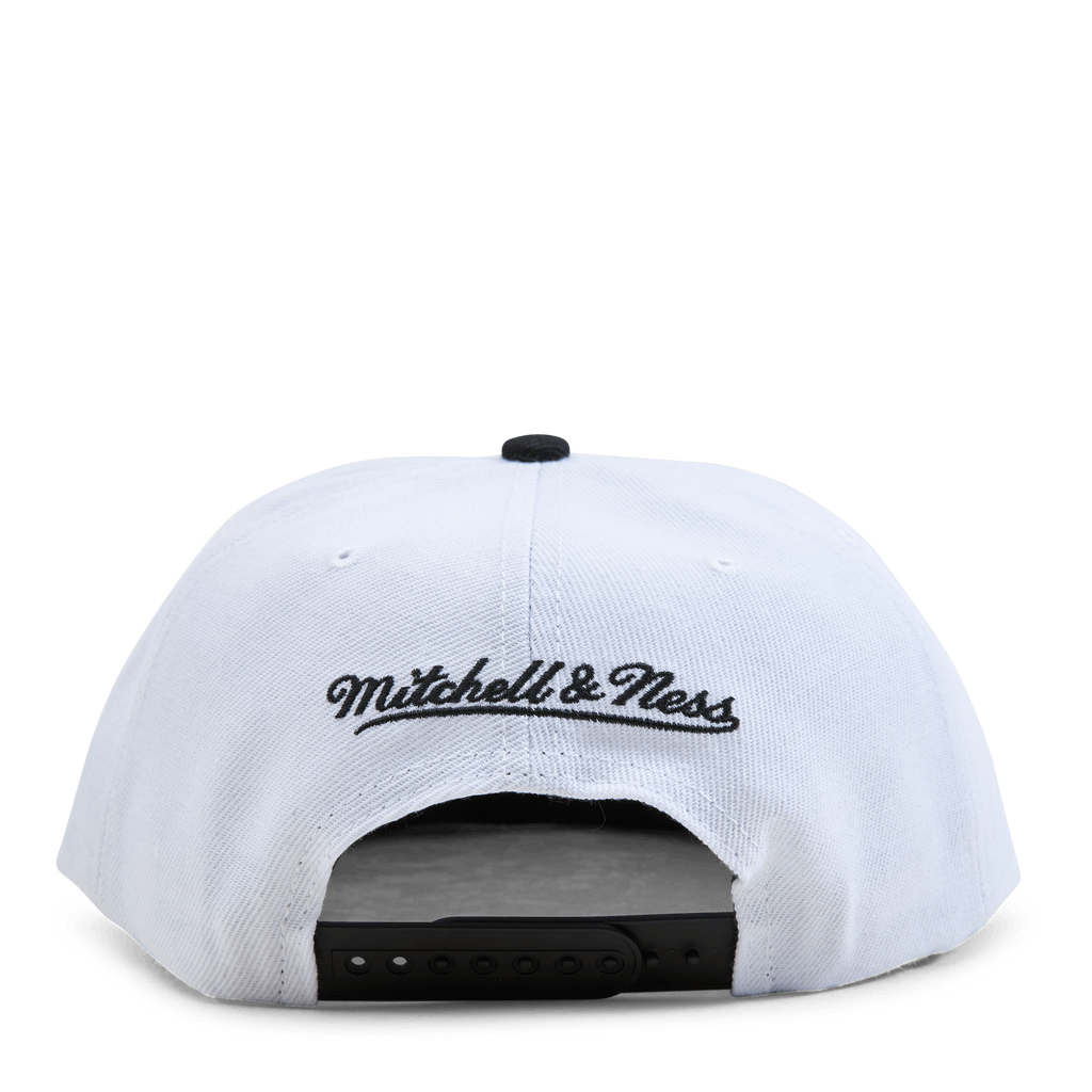 MENS MITCHELL & NESS NBA CEMENT TOP SNAPBACK NETS - WHITE-SILVER