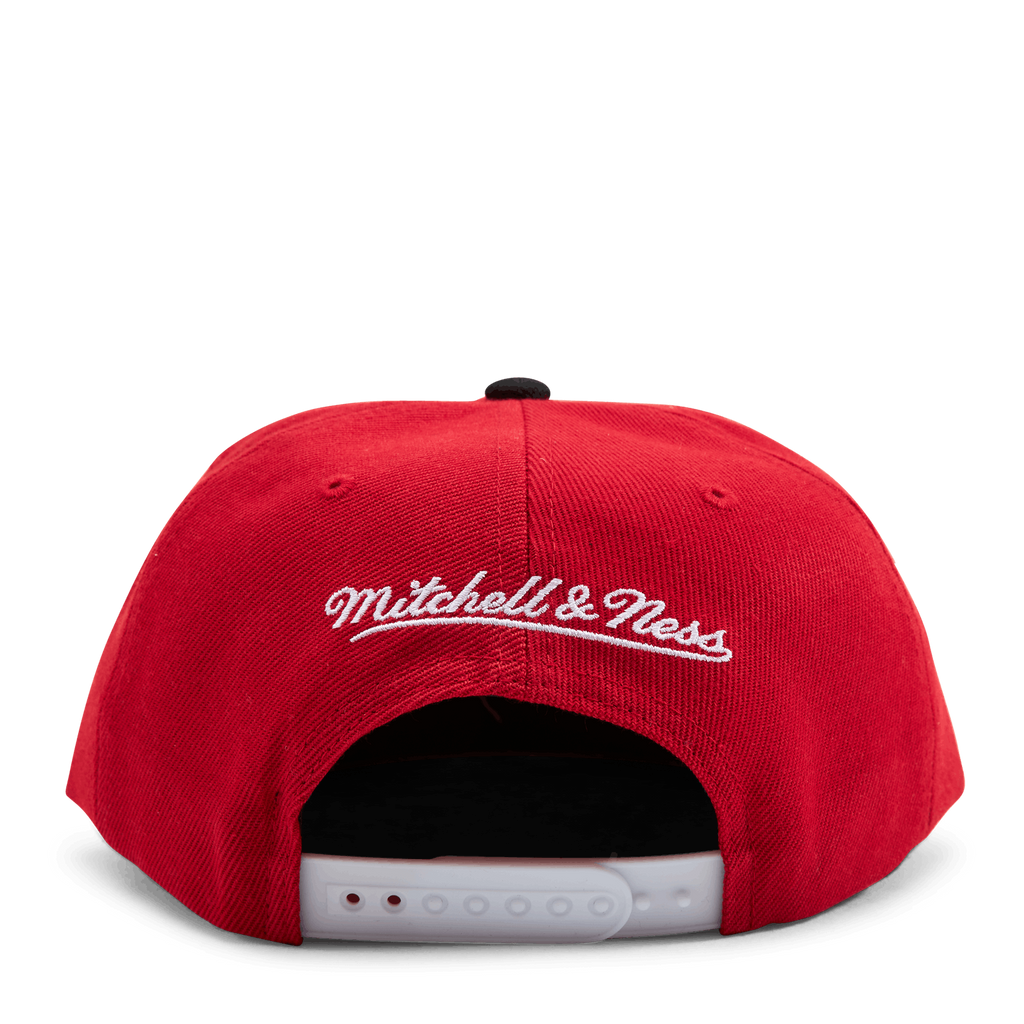 MENS MITCHELL & NESS NBA CARDINAL RED 2 TONE SNAPBACK BULLS - RED-WHITE