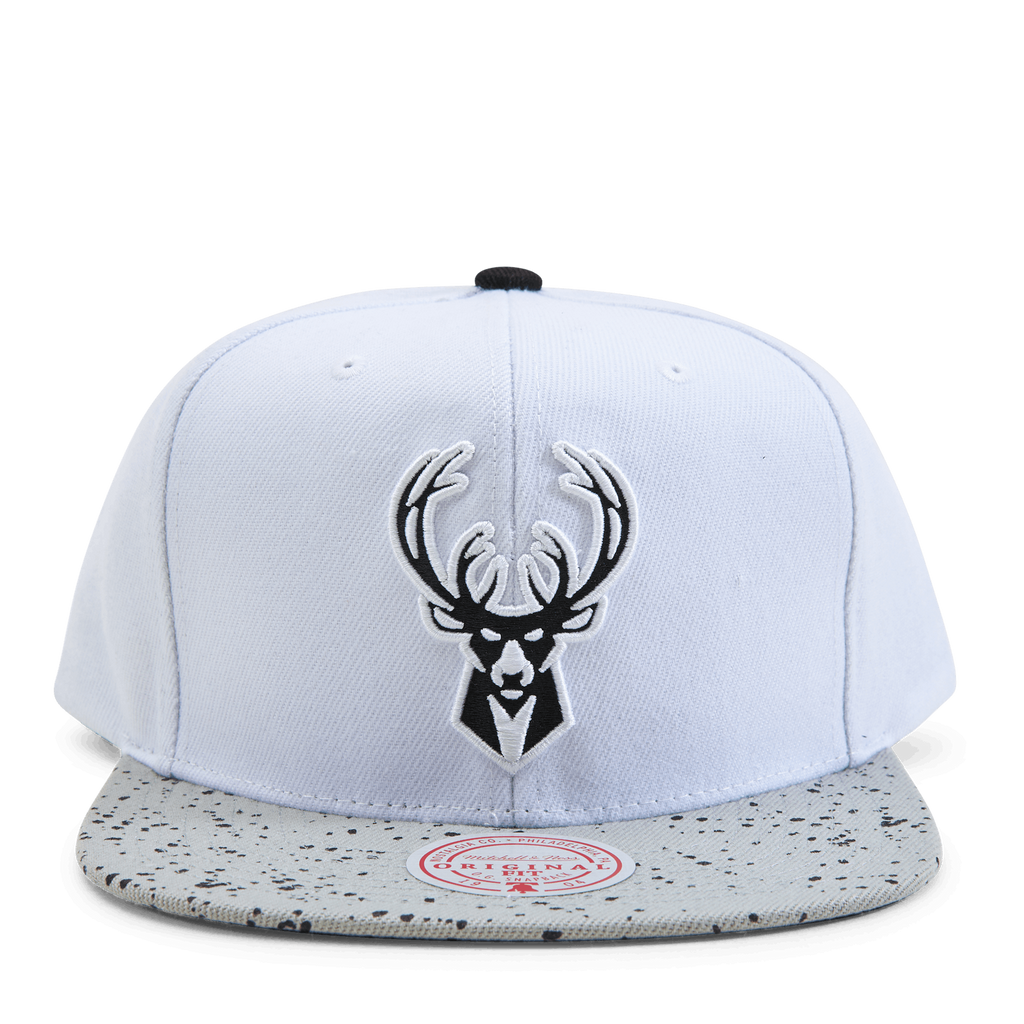 MENS MITCHELL & NESS NBA CEMENT TOP SNAPBACK BUCKS - WHITE-SILVER