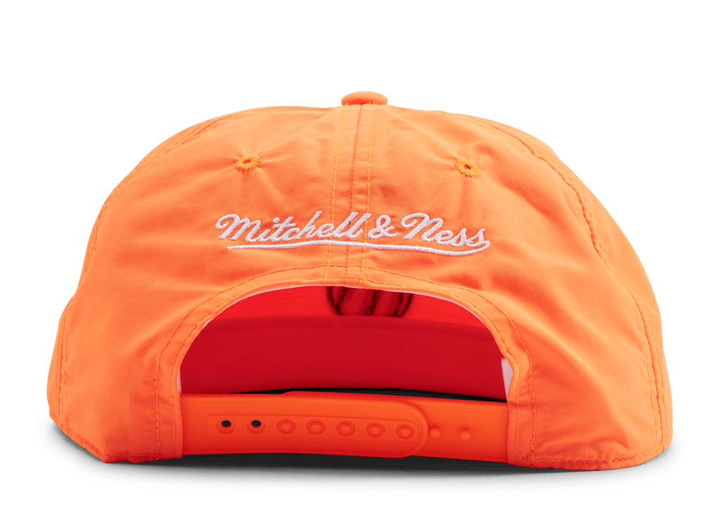 MENS MITCHELL & NESS NBA NEON NYLON SNAPBACK KNICKS - ORANGE