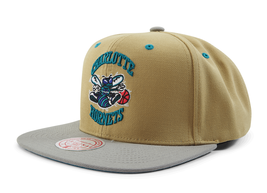 MENS MITCHELL & NESS NBA CLASSIC CANVAS SNAPBACK HWC HORNETS - TAN