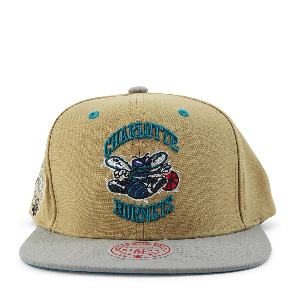 MENS MITCHELL & NESS NBA CLASSIC CANVAS SNAPBACK HWC HORNETS - TAN