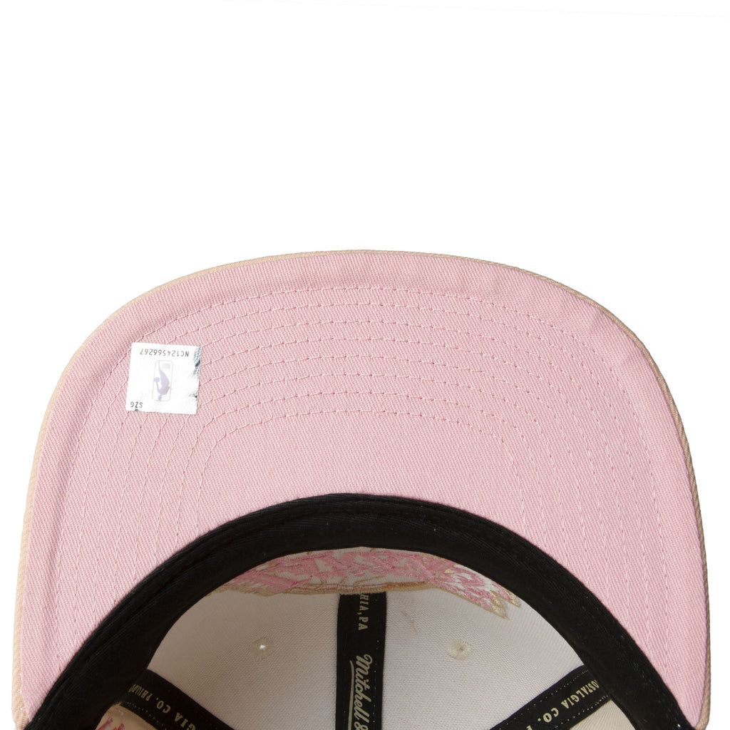 MENS MITCHELL & NESS NBA LOVERS LANE SNAPBACK HWC RAPTORS - OFF WHITE