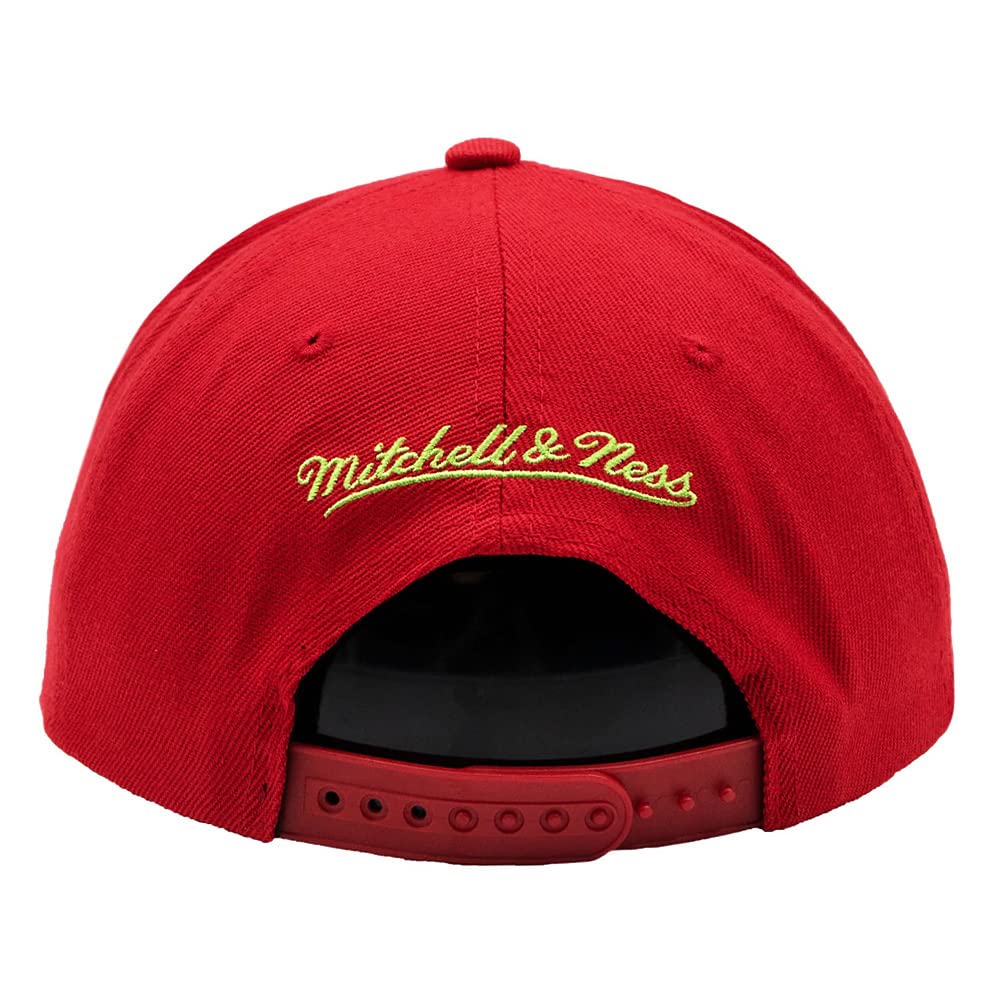 Mens MITCHELL & NESS NBA REVERSE CANDY APPLE SNAPBACK HWC BULLS