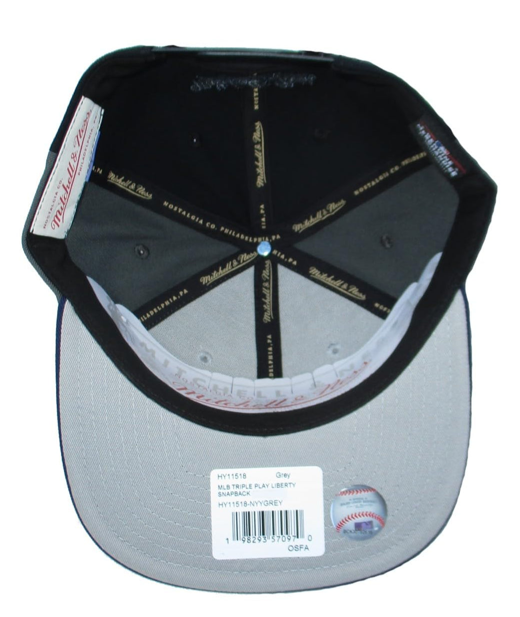 [HY11518-NYYGREY] MENS MITCHELL & NESS MLB TRIPLE PLAY LIBERTY SNAPBACK YANKEES