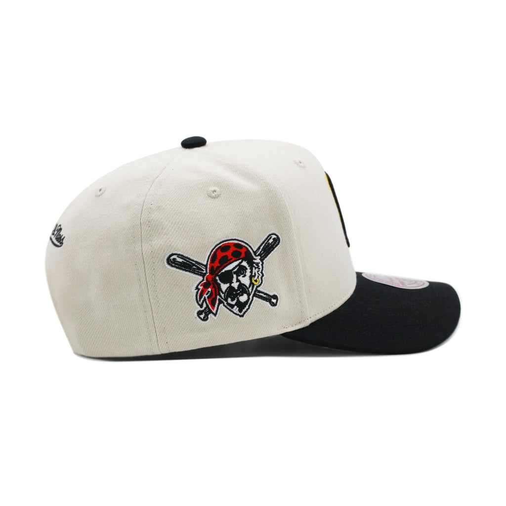 Mens Mitchell & Ness MLB GAME ON PRO SNAPBACK PIRATES