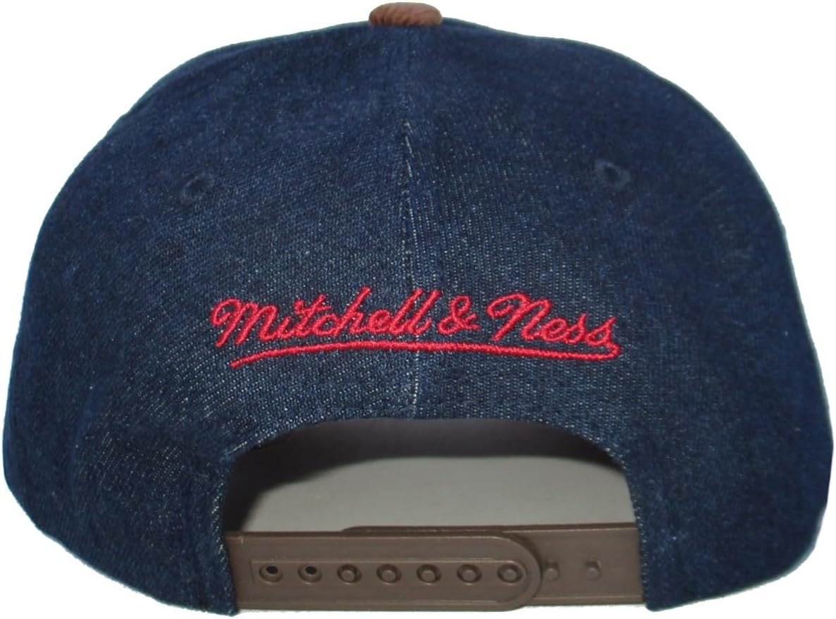 Mens Mitchell & Ness NBA D-STRESSED PRO SNAPBACK HWC CAVALIERS