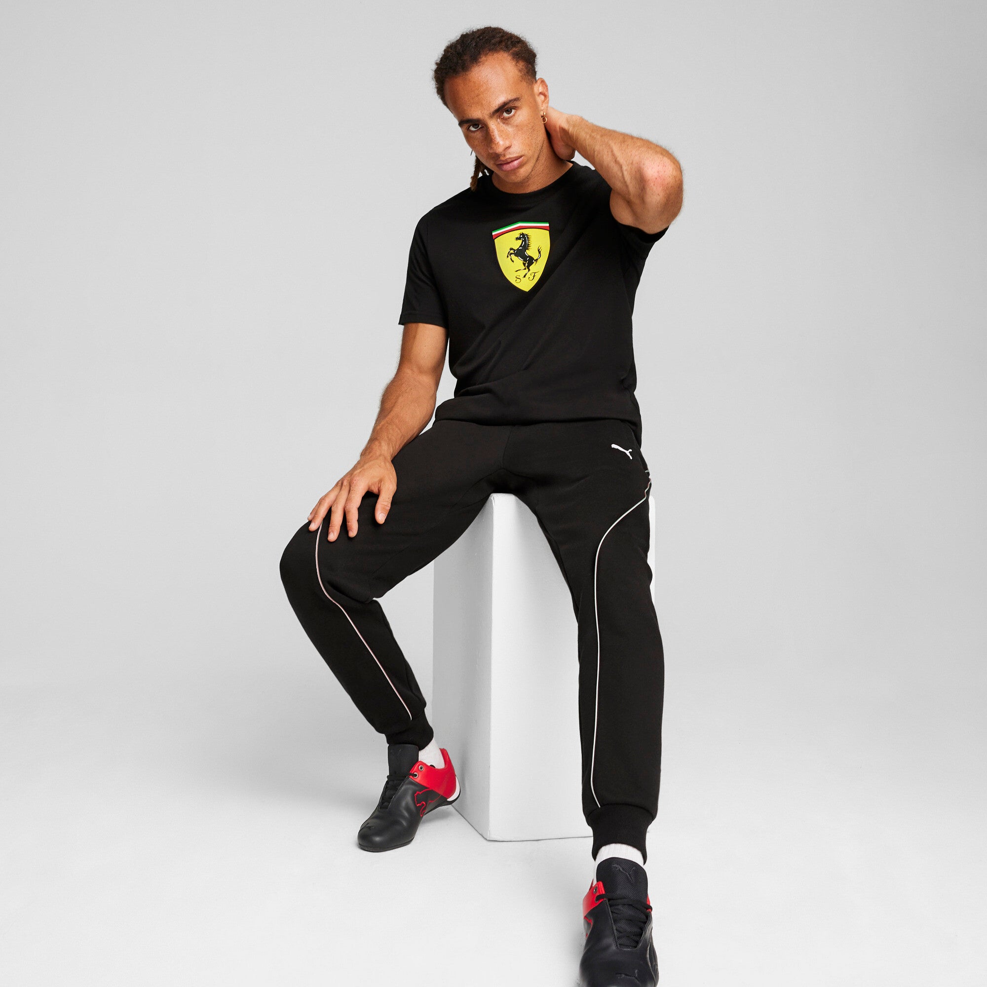 [623805-01] MENS PUMA FERRARI RACE BIG SHIELD T COLOURED