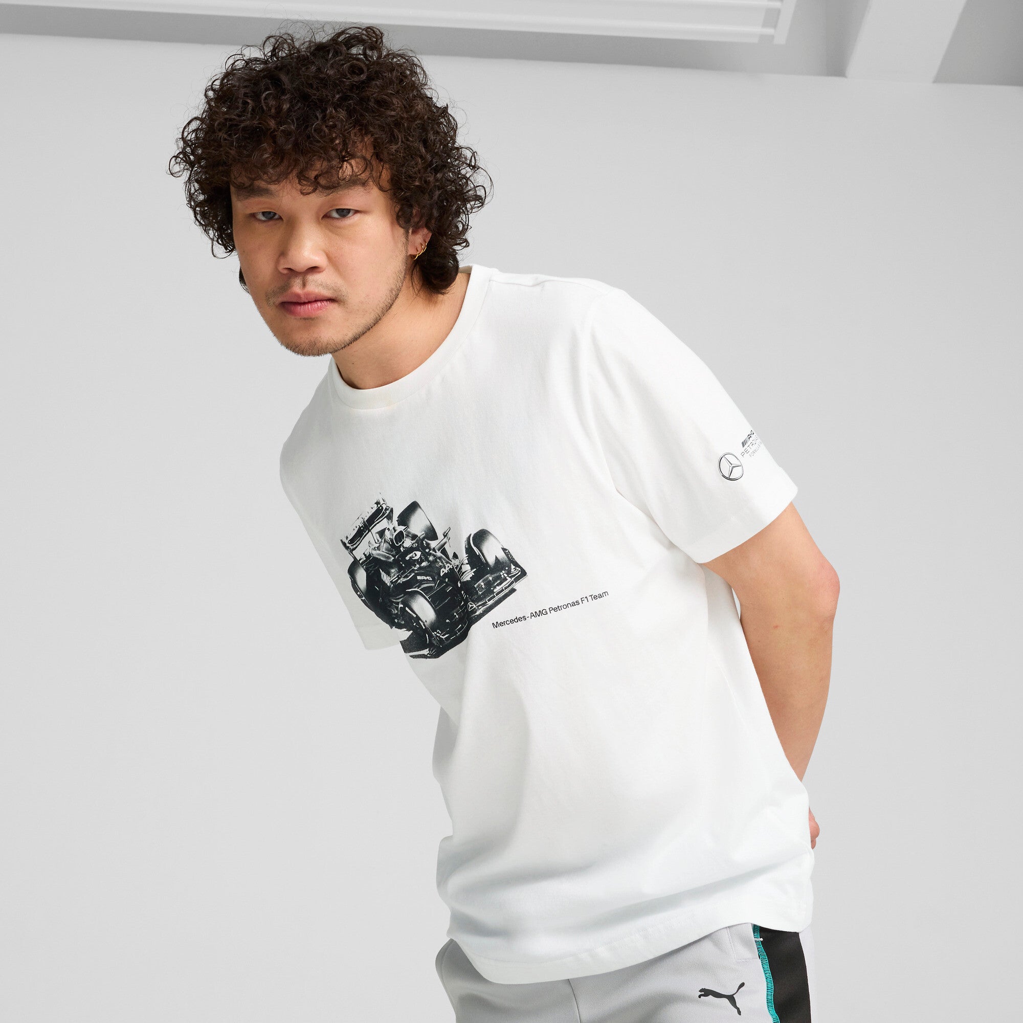 [627347-03] MENS PUMA MAPF1 ESSENTIALS CAR GRAPHIC TEE