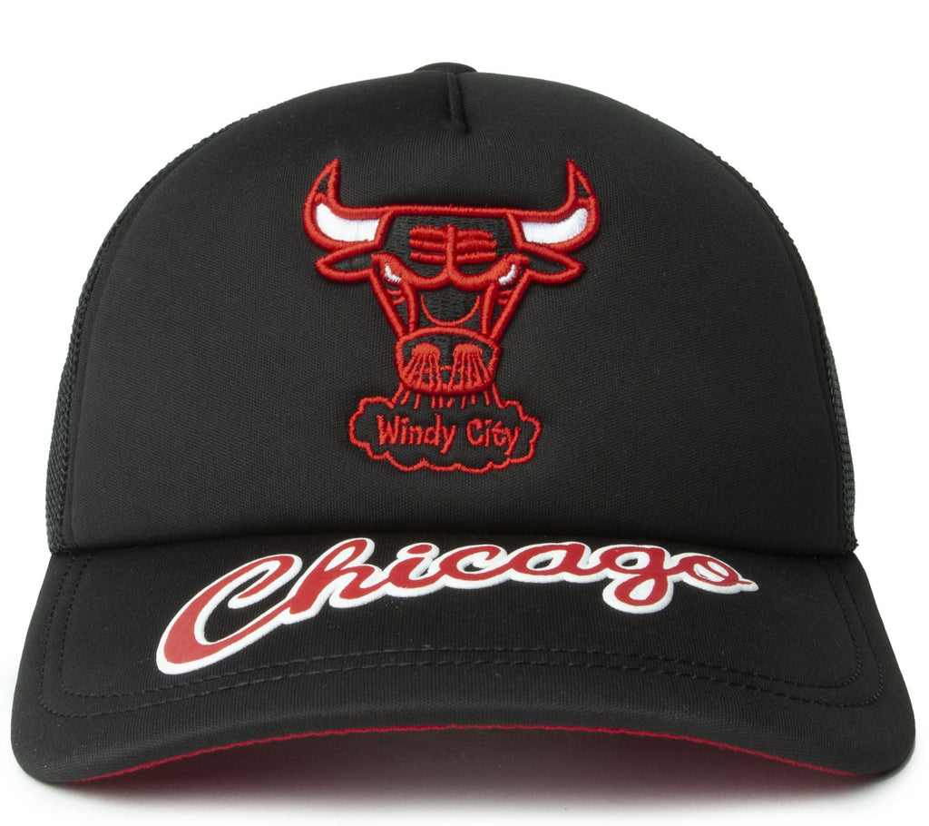 MENS MITCHELL & NESS NBA PUFF THE MAGIC TRUCKER HWC BULLS