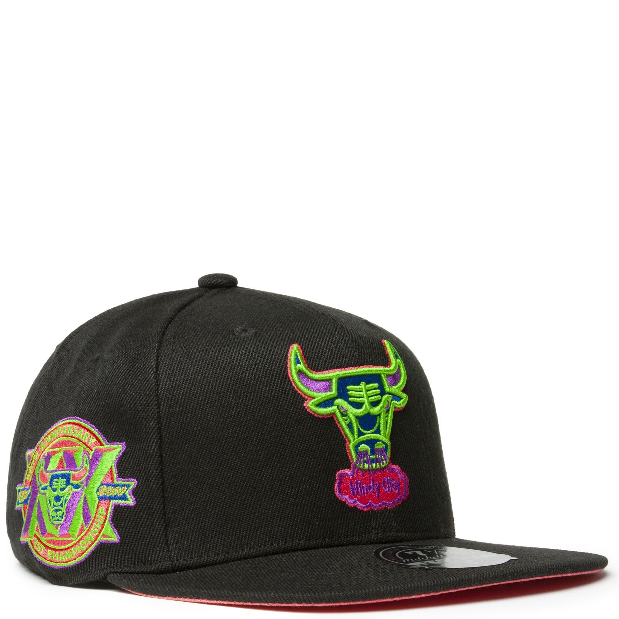 MENS MITCHELL & NESS NBA COLOR BOMB FITTED HWC BULLS - BLACK