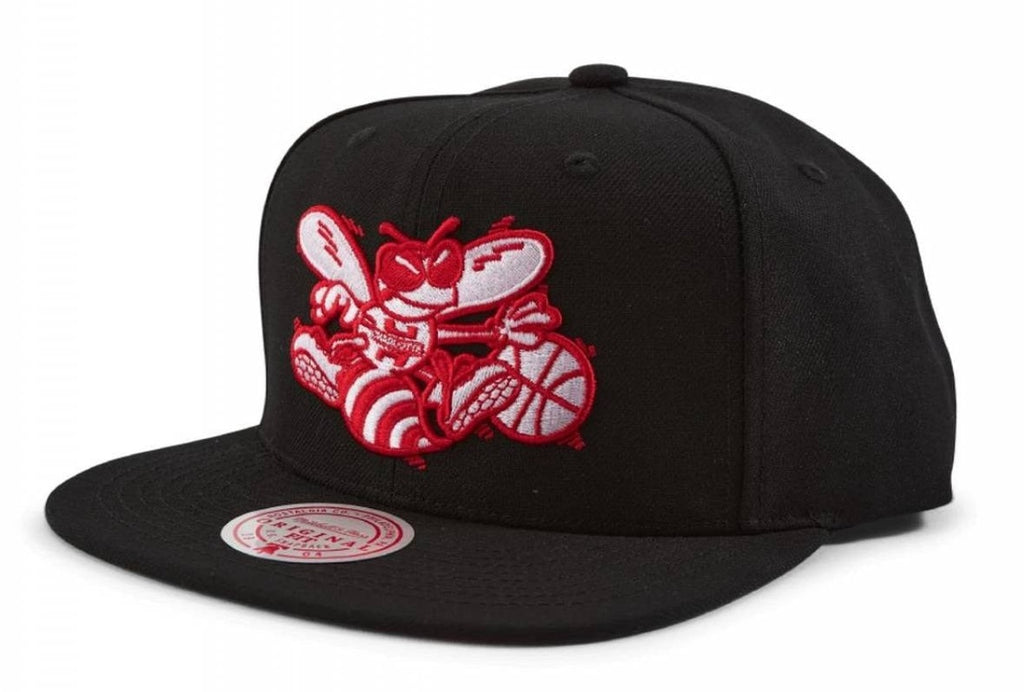 Mens MITCHELL & NESS NBA BRED SNAPBACK HWC HORNETS