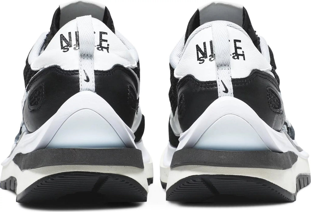 [CV1363-001] Mens Nike Vaporwaffle 'sacai Black White'