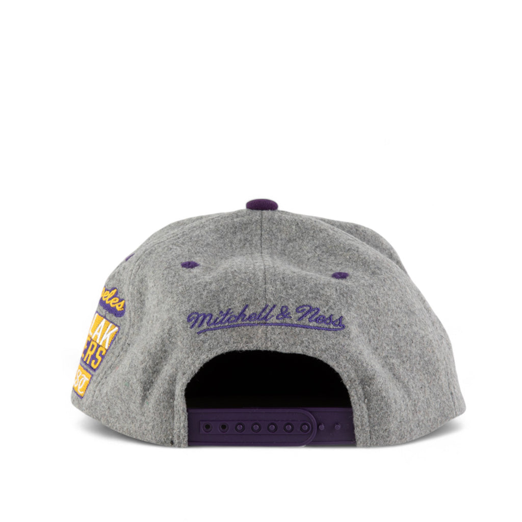 MENS MITCHELL & NESS NBA MELTON PATCH SNAPBACK LAKERS - GREY