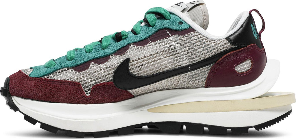 [DD3035-200] Mens Nike VAPORWAFFLE 'SACAI VILLAIN RED NEPTUNE GREEN'