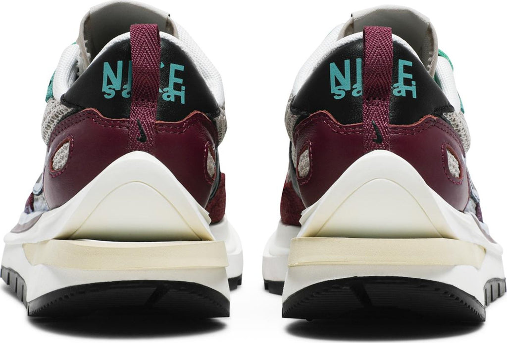 [DD3035-200] Mens Nike VAPORWAFFLE 'SACAI VILLAIN RED NEPTUNE GREEN'