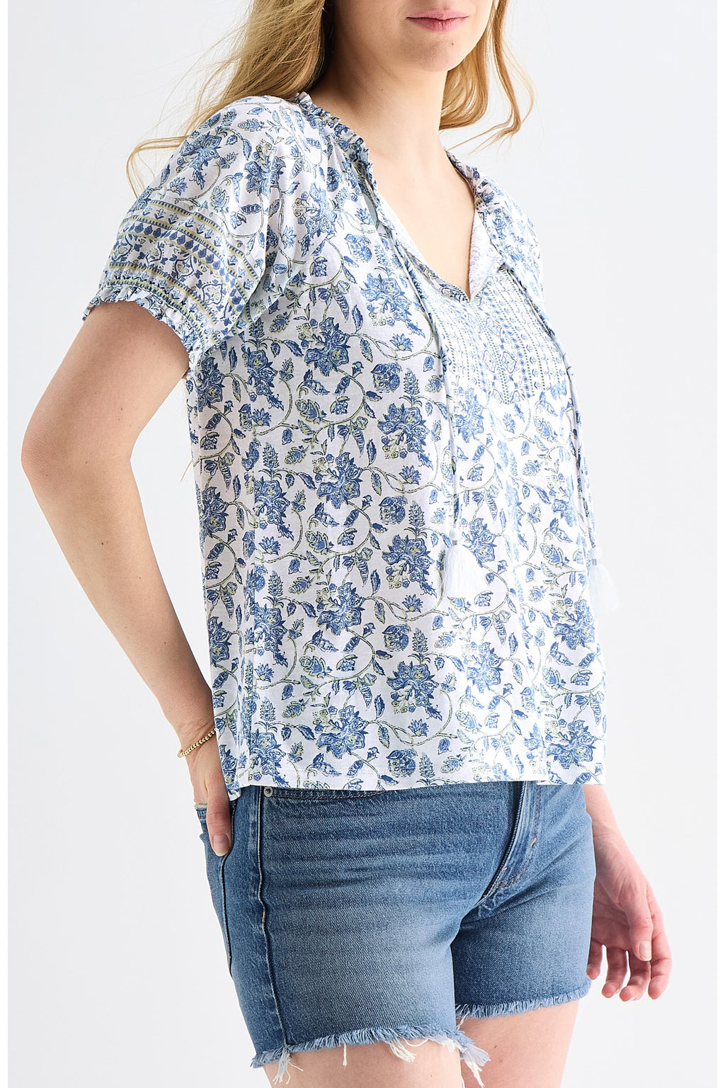 [159549-460] WOMENS LUCKY BRAND SHORT SLEEVE NOTCH NECK - BLUE MULTI