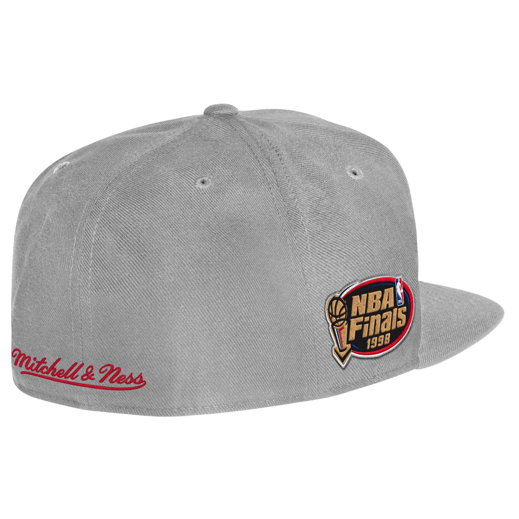 Mens Mitchell & Ness NBA CHAMP PATCH FITTED HWC BULLS