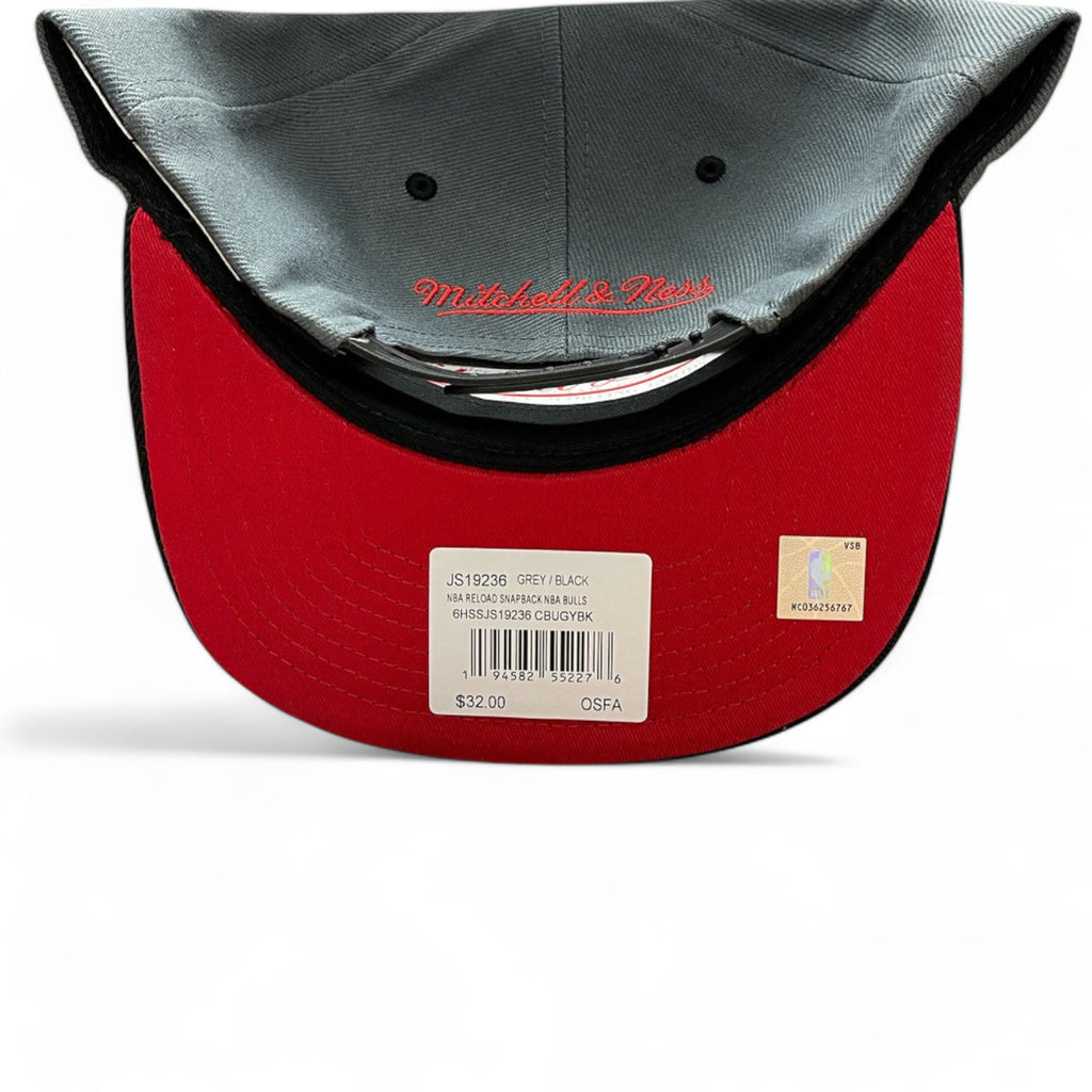 MENS MITCHELL & NESS NBA RELOAD SNAPBACK NBA BULLS - GREY-BLACK