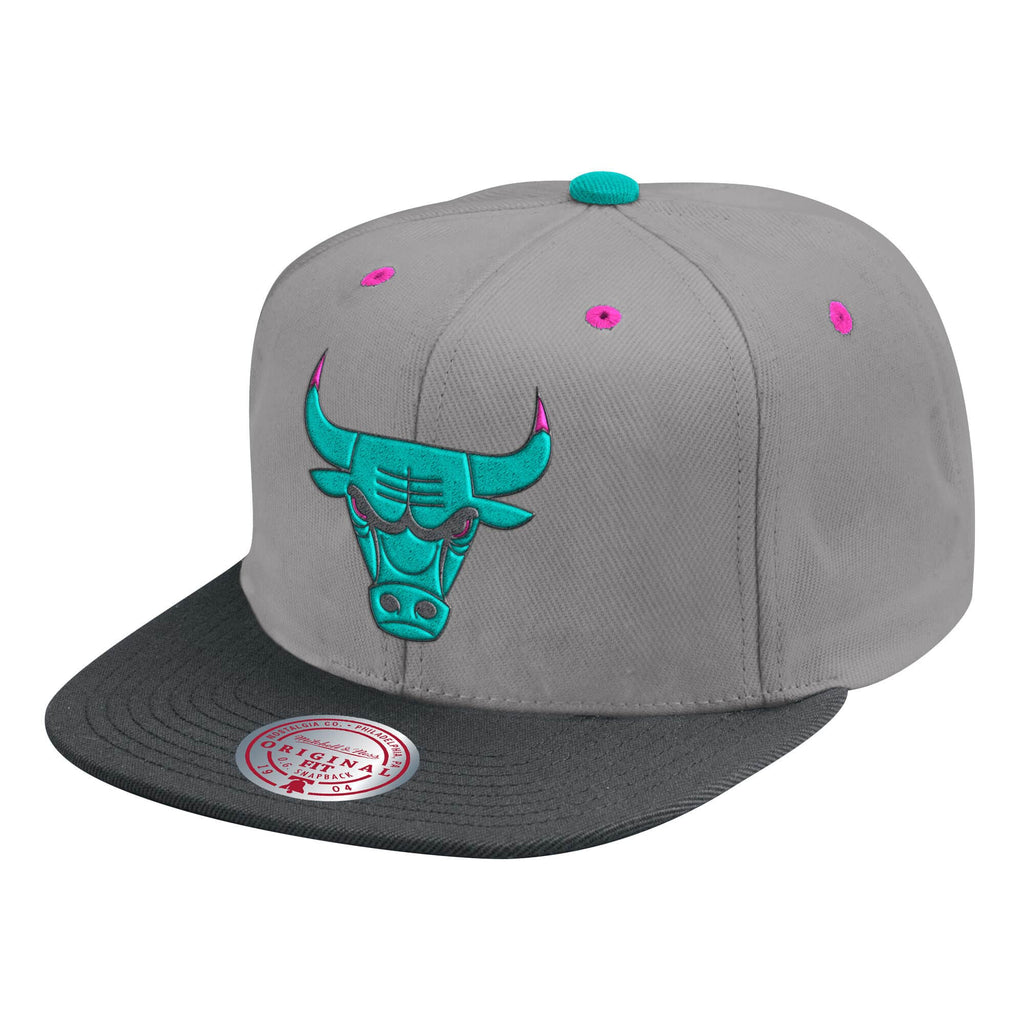 [6HSSJS19260-CBULTGY] MENS MITCHELL & NESS NBA CHICAGO BULLS WOLF MAGS SNAPBACK