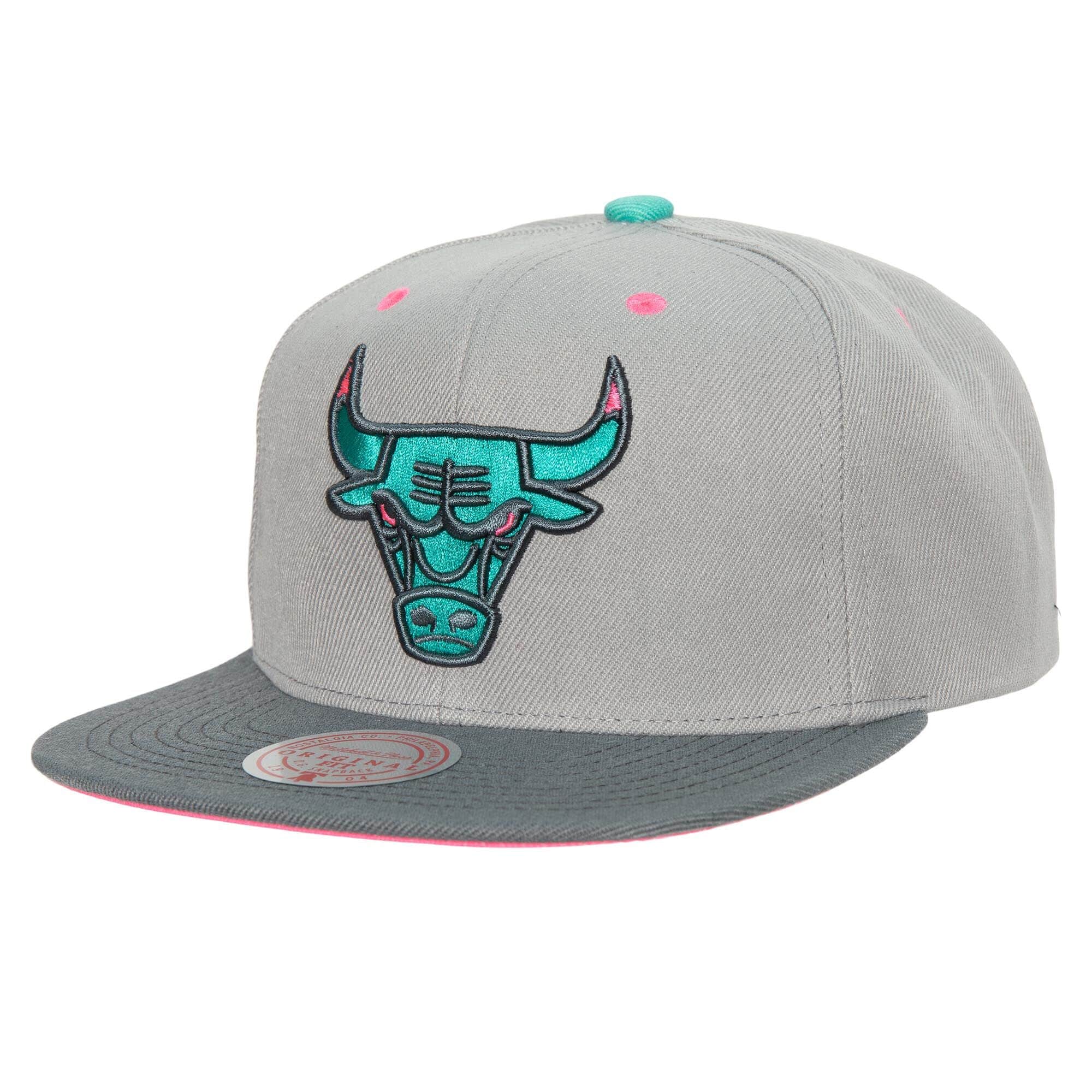 [6HSSJS19260-CBULTGY] MENS MITCHELL & NESS NBA CHICAGO BULLS WOLF MAGS SNAPBACK