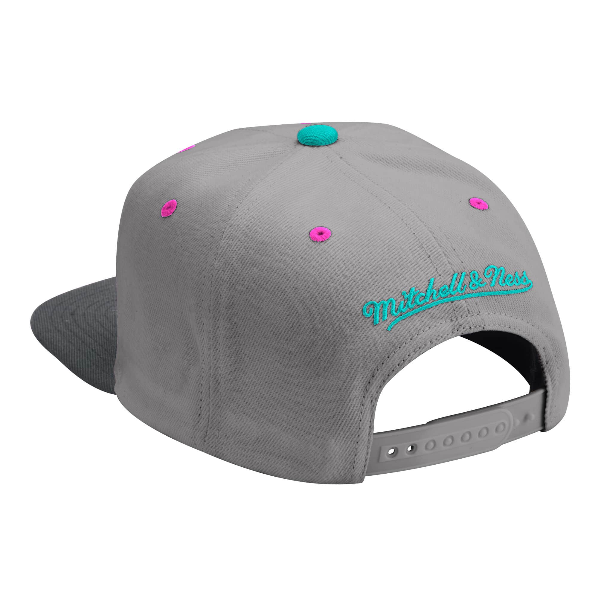 [6HSSJS19260-CBULTGY] MENS MITCHELL & NESS NBA CHICAGO BULLS WOLF MAGS SNAPBACK