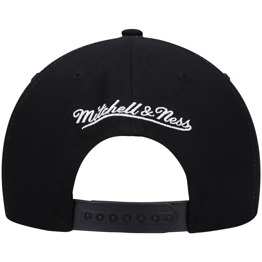 Mens MITCHELL & NESS NBA RETRO BOLT DEADSTOCK SNAPBACK HWC PISTONS