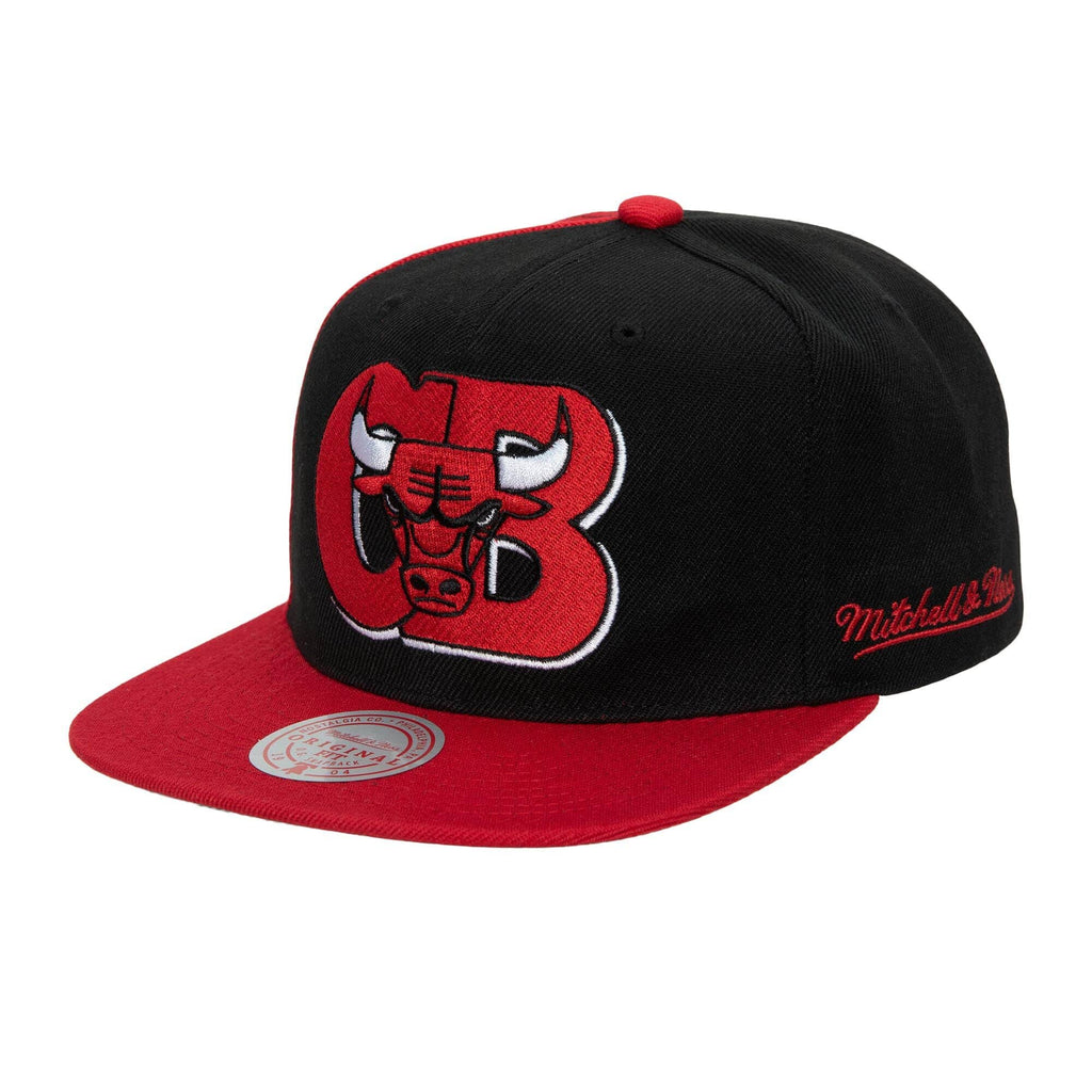 [6MUSSH21300-CBUBKRD] MENS NBA CHICAGO BULLS REAR SCRIPT DEADSTOCK SNAPBACK