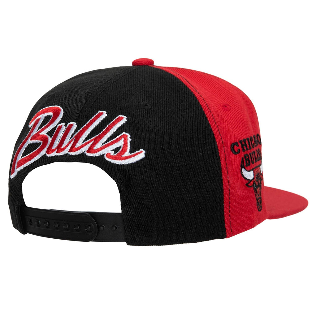 [6MUSSH21300-CBUBKRD] MENS NBA CHICAGO BULLS REAR SCRIPT DEADSTOCK SNAPBACK